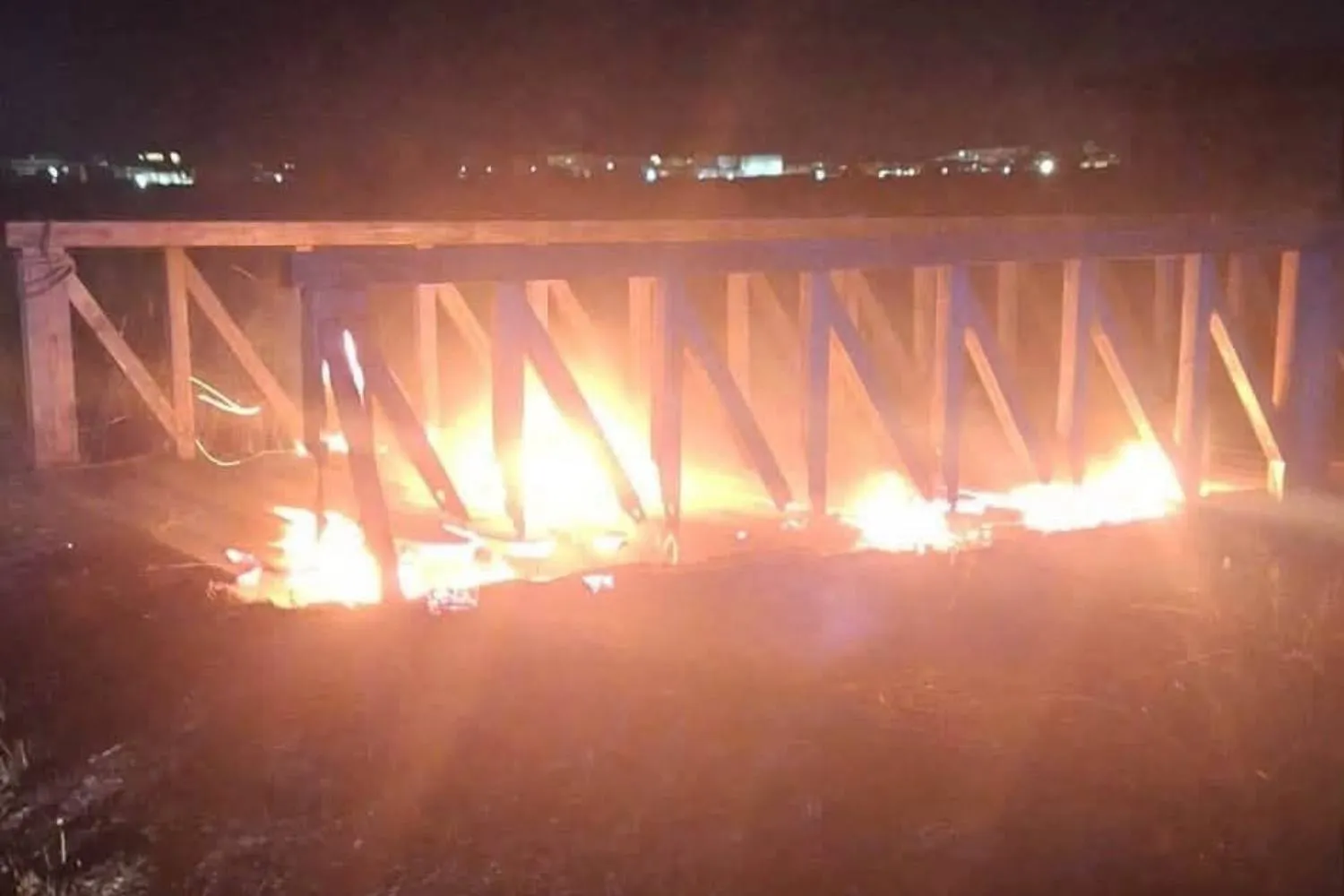 Incendio doloso devasta la riserva naturale sottratta alla camorra, fiamme nell'Oasi Lipu Soglitelle: "è bruciato un miracolo"