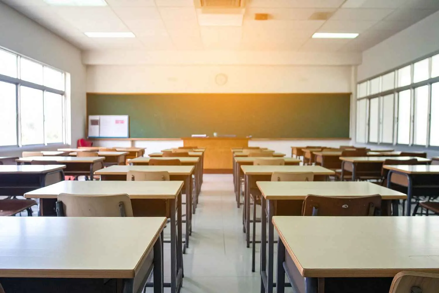 Caldo estremo e blatte: nelle scuole di questi comuni della Sicilia slitta il ritorno in aula