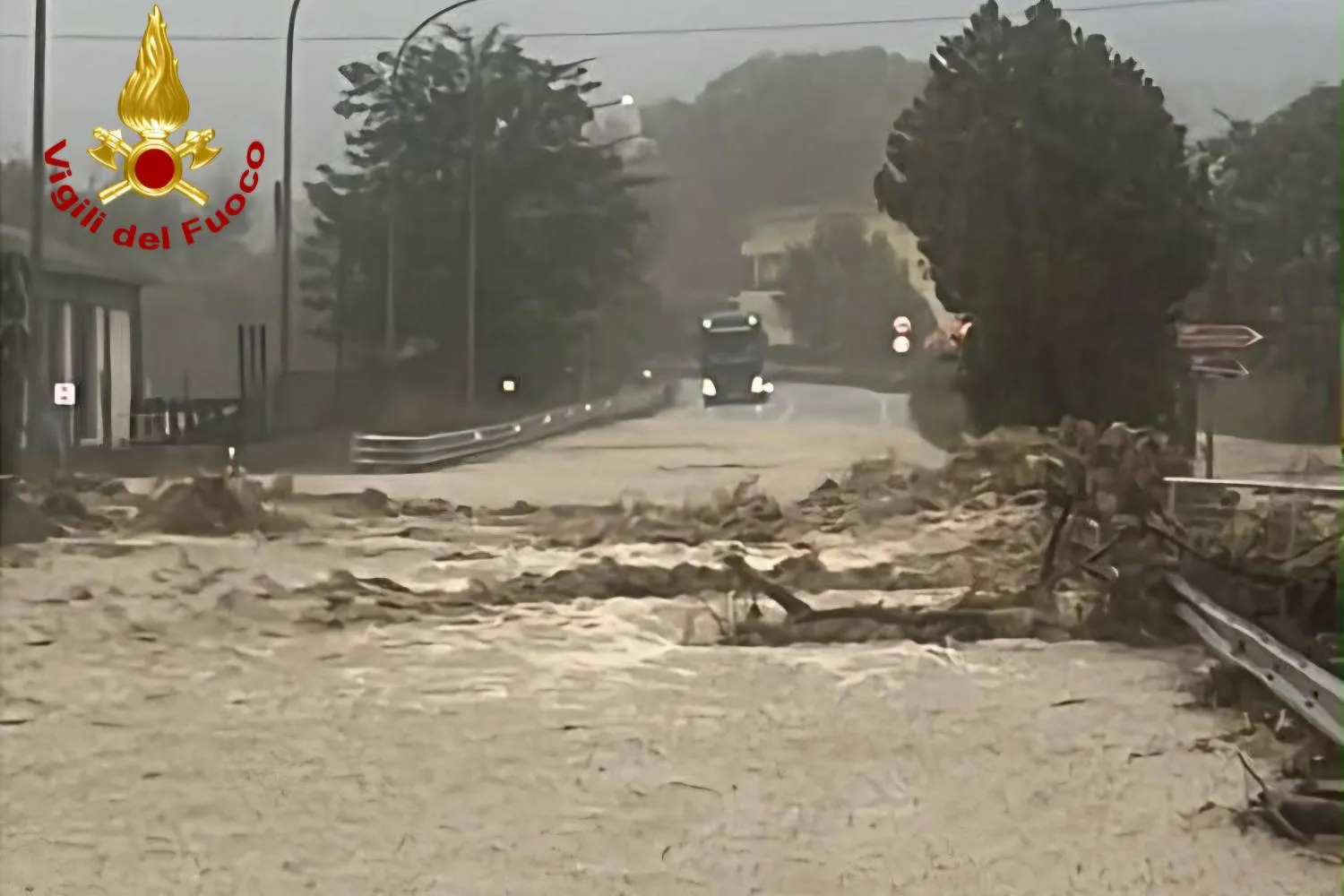 La tempesta Adam flagella l’Italia: un militare morto a Jesolo, allagamenti ed evacuazioni dalla Sardegna alla Liguria