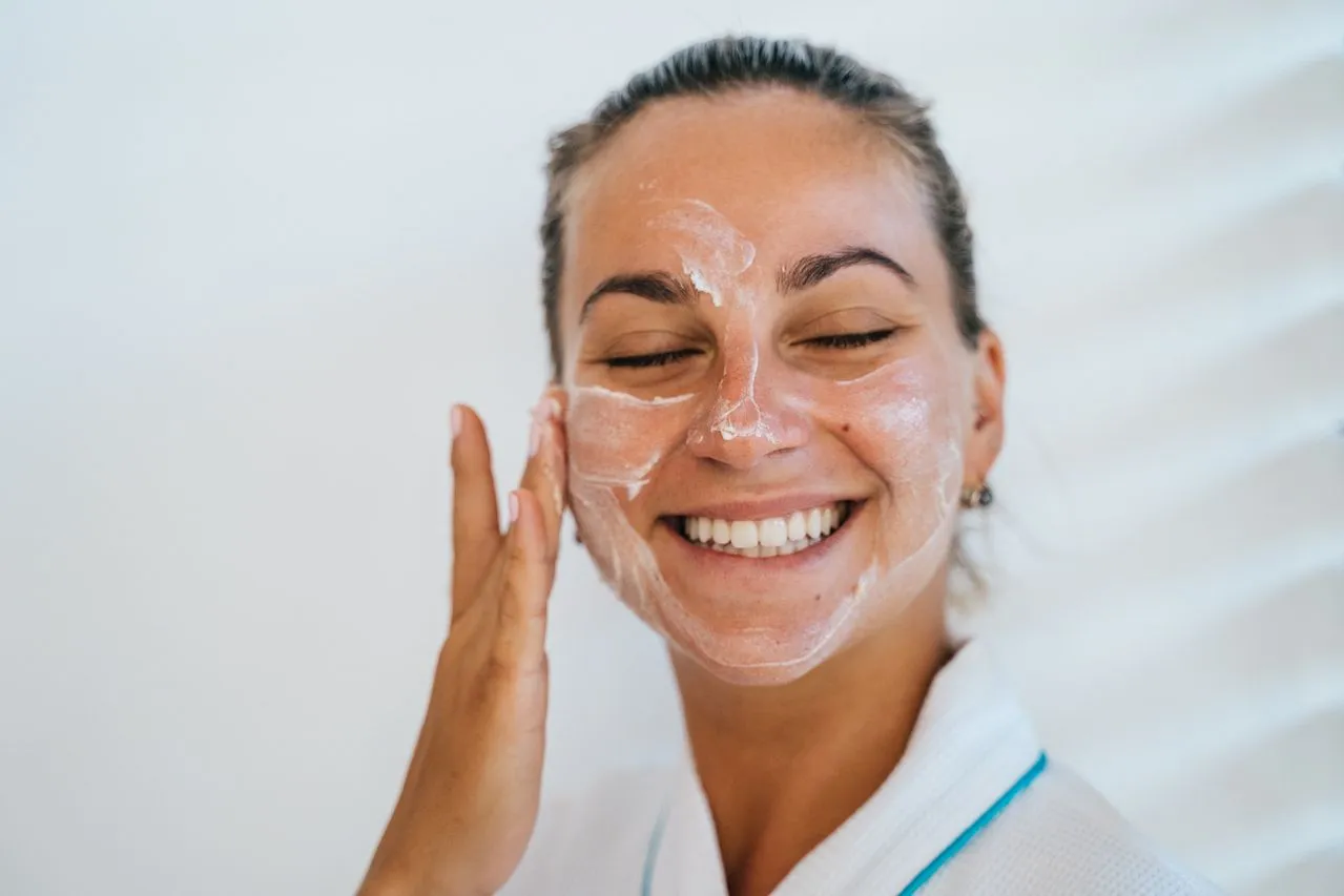 Protezione solare viso: perchè metterla sempre (anche dopo l’estate)